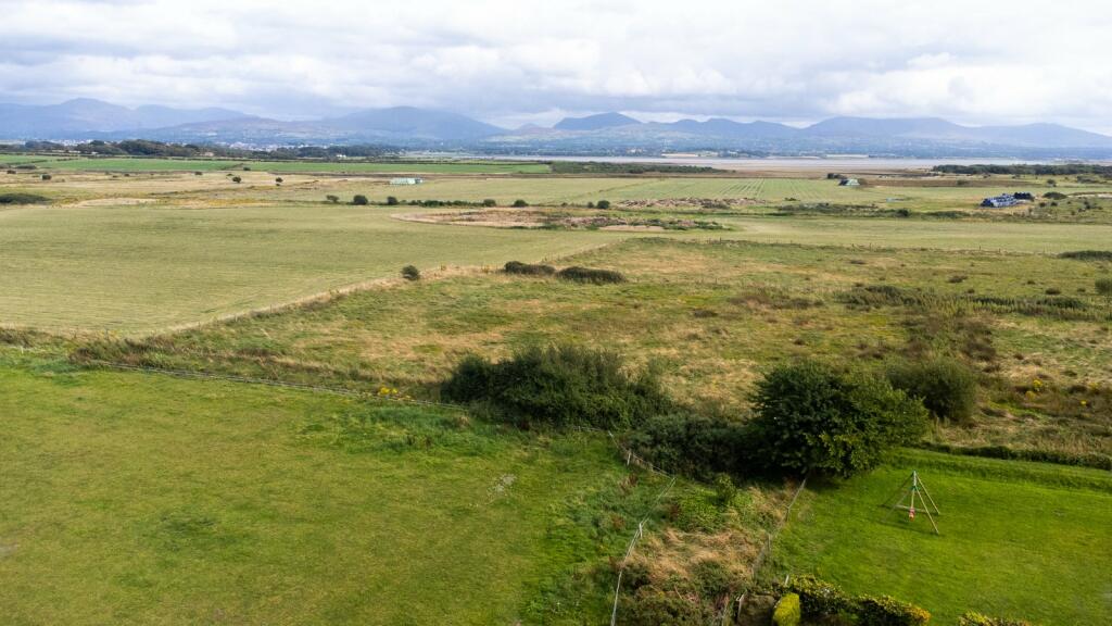 Newborough, Llanfairpwll, Isle of Anglesey, LL61 photo 2