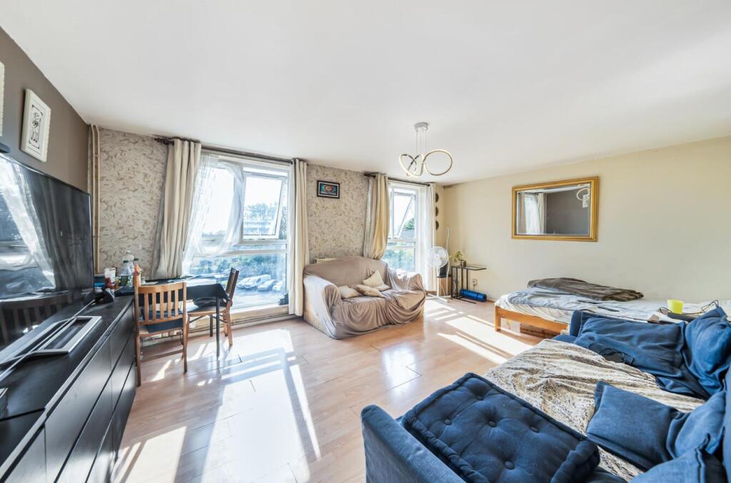 Rusper Close, Stanmore, HA7 photo 2