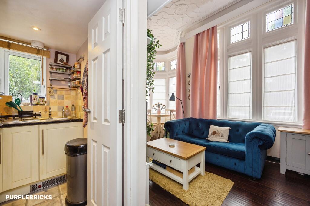 Apartment in Guildford, Surrey - More