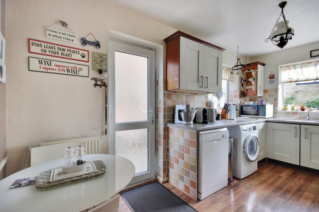 The Drove Way, Istead Rise, Kent, DA13 photo 3