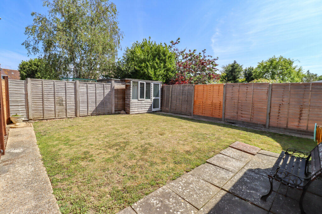 Sidlesham Close, Hayling Island photo 2