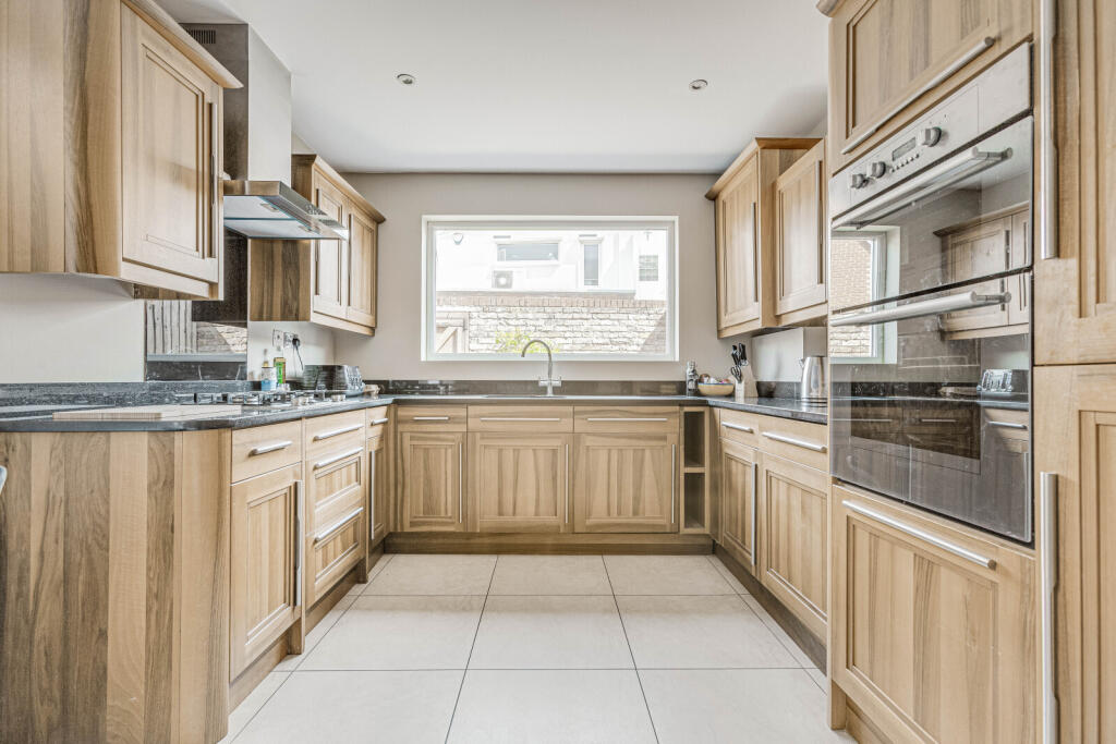 House in London - View 4