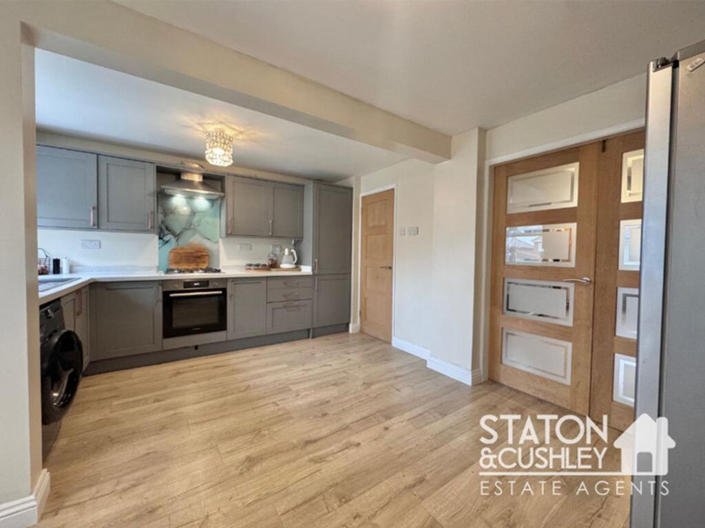 House in Mansfield, Nottinghamshire - View 4