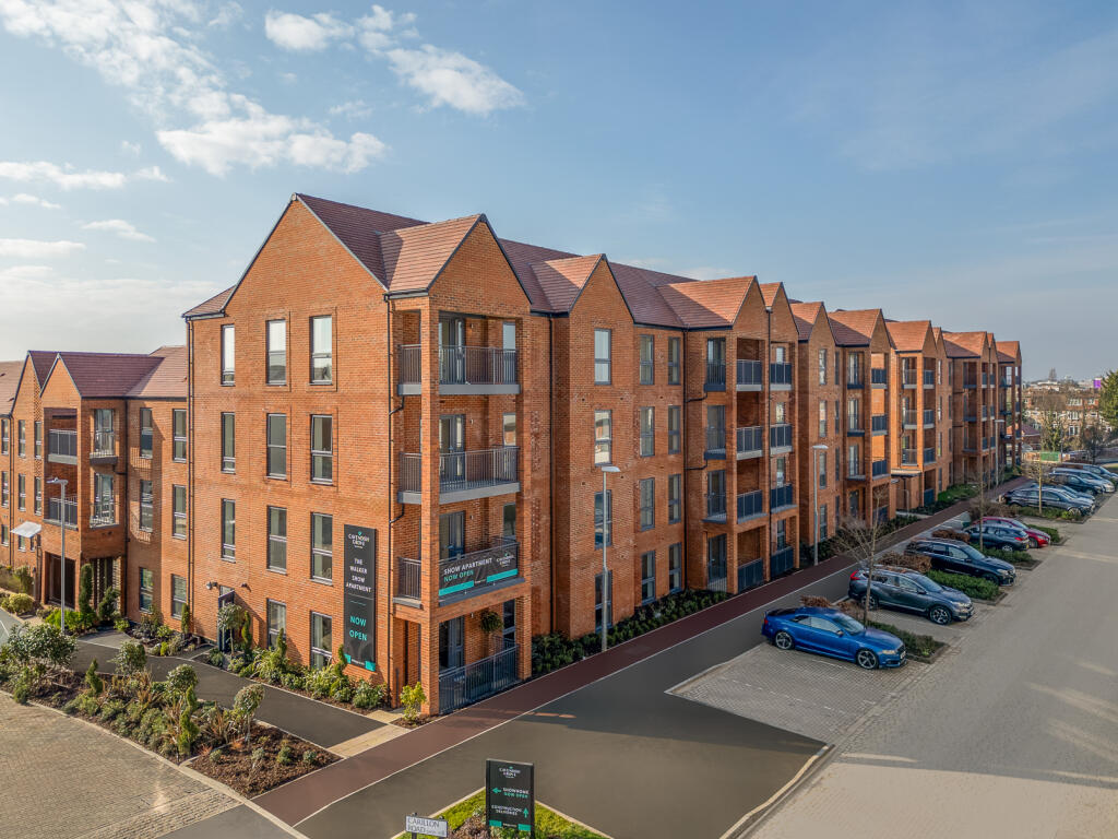 2-bed flat on Meadowview Road, Raynes Park,
SW20 9BD, £500,000