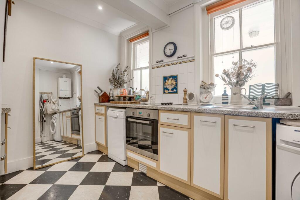 Apartment in Twickenham - View 4