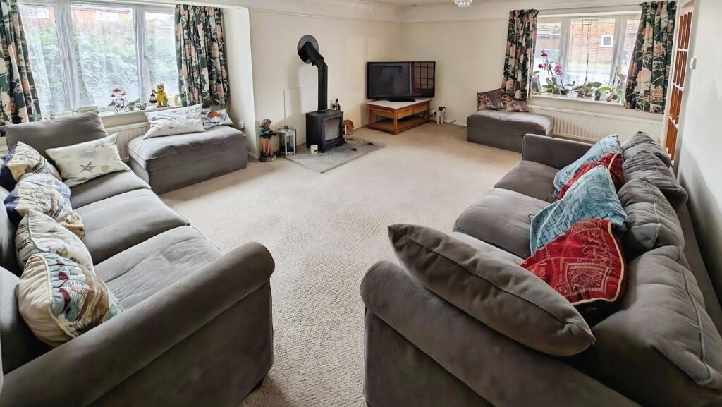 Ash Close, Yate, Gloucestershire photo 3