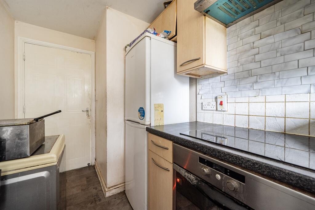 Apartment in Slough - View 4