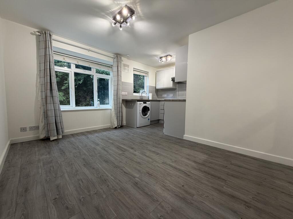 Apartment in Birmingham, West Midlands - View 2