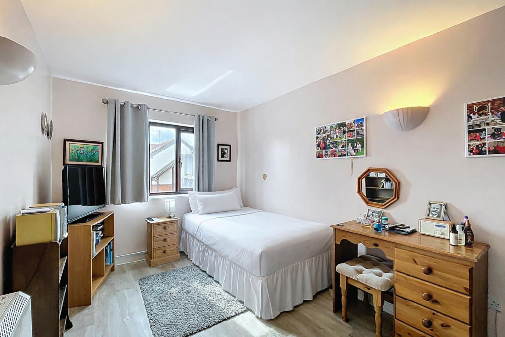 Apartment in Warwick, Kenilworth - More