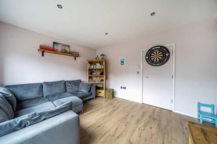 Calvert Mews, Dagenham, Greater London, RM8 photo 3