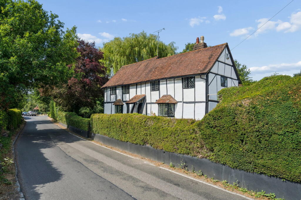 Main image of property: 31 The Village, Latimer, Chesham, HP5 1TZ