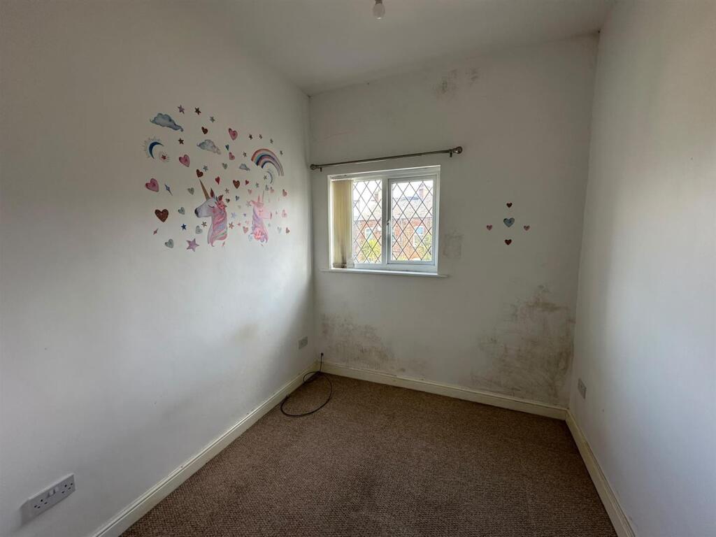 House in Oldham, Greater Manchester - View 5