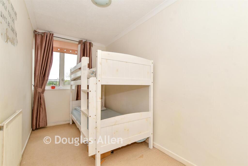 House in London, Hainault - More