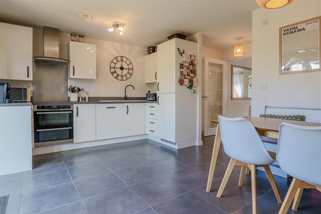 Flint Close, Southam photo 3
