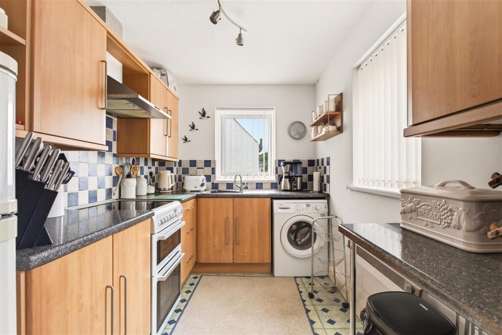 Apartment in Dorchester - View 3