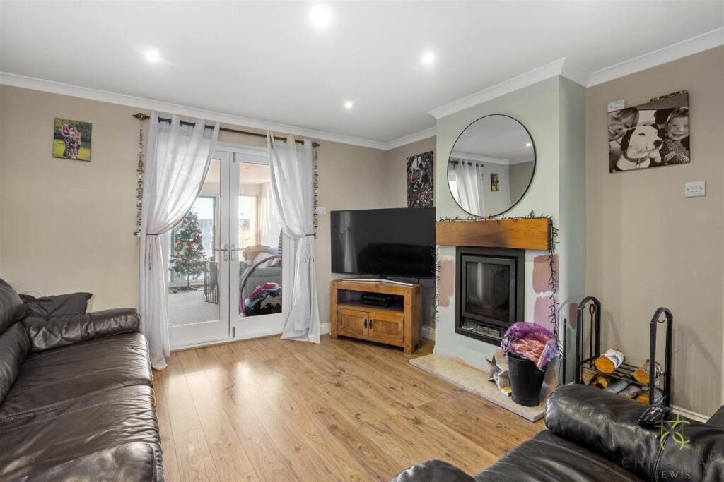 Grove Avenue, Honeybourne, Evesham photo 2