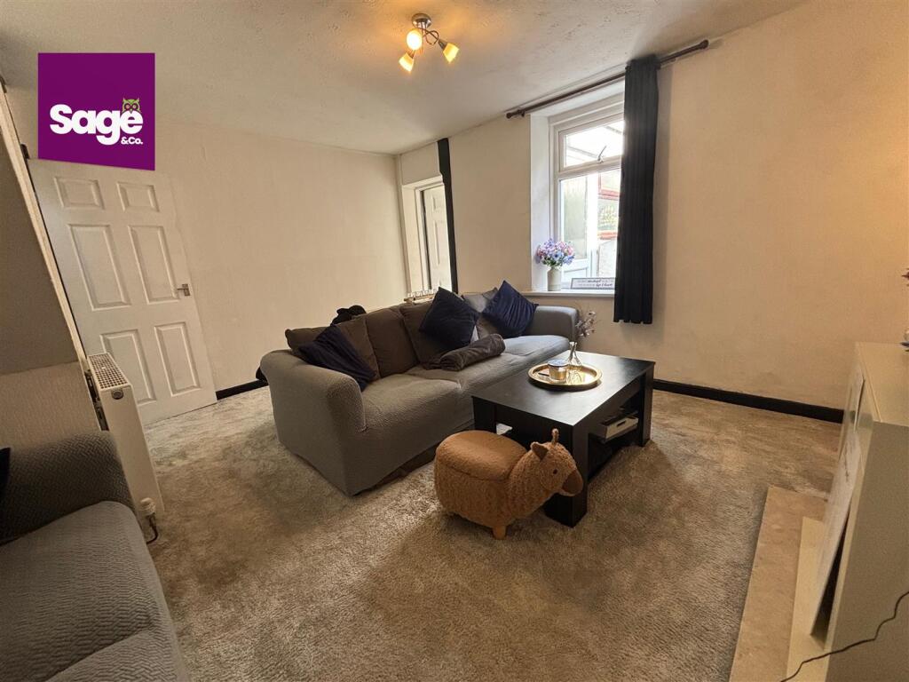House in Newport - View 5