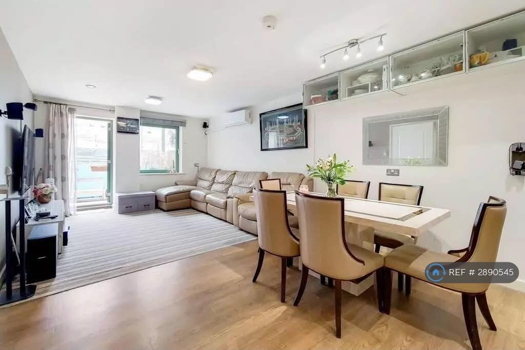 Main image of property: Bellvue Court, Hounslow, TW3