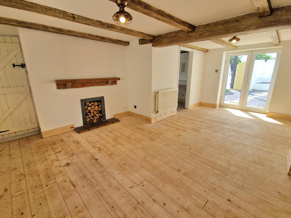 House in Porthcawl, Nottage - More