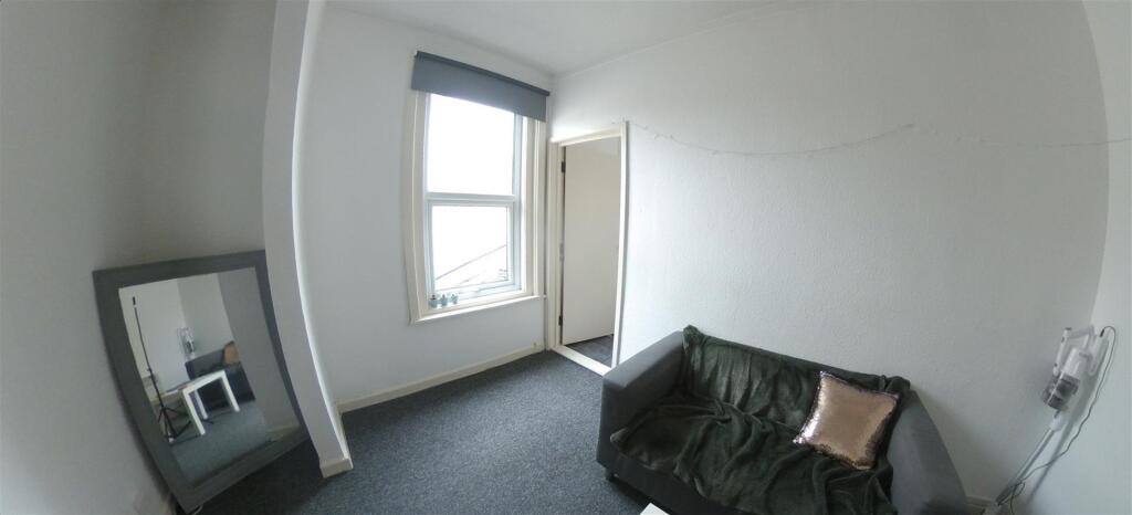 Apartment in Portsmouth - View 2