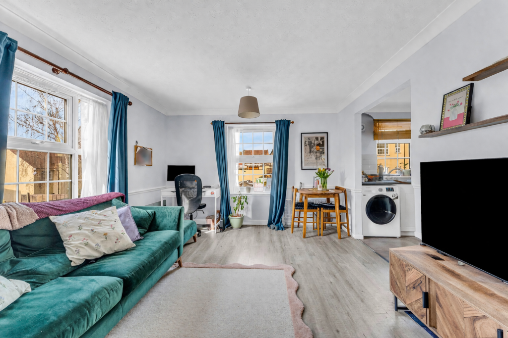 Apartment in East Hertfordshire, Hockerill, Bishop's Stortford - View 3