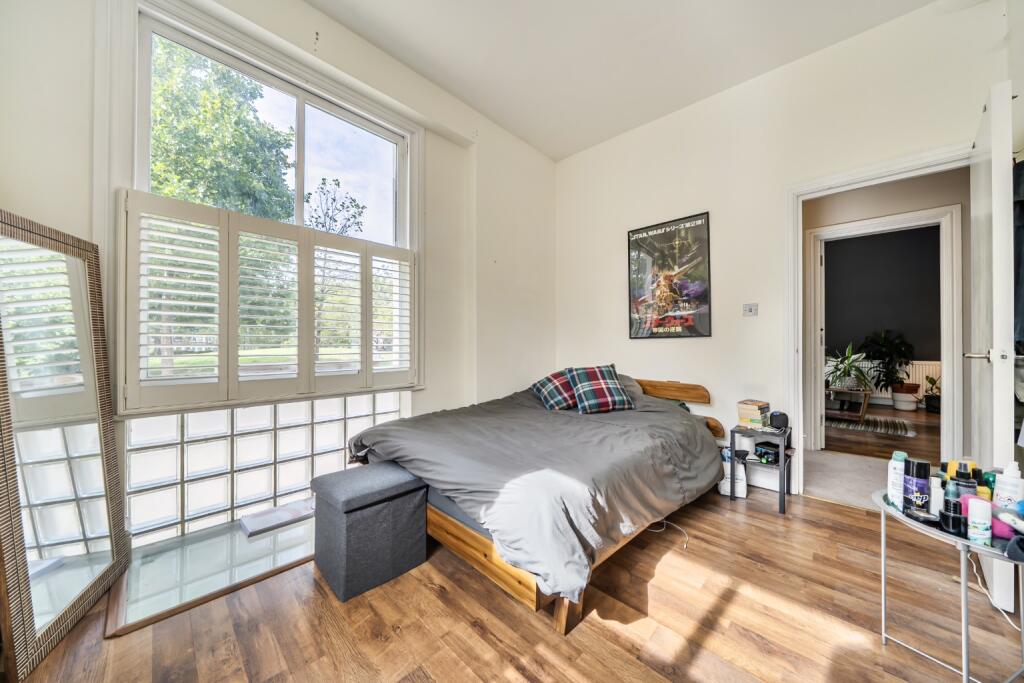 Apartment in London - More
