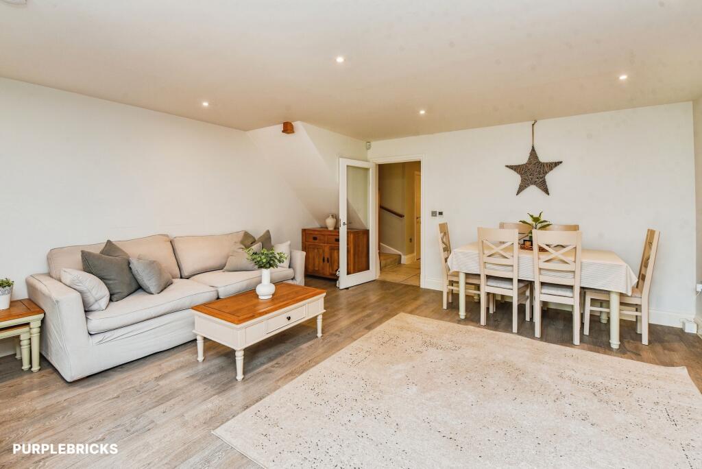 Elmhurst Gardens, Trowbridge, BA14 photo 5