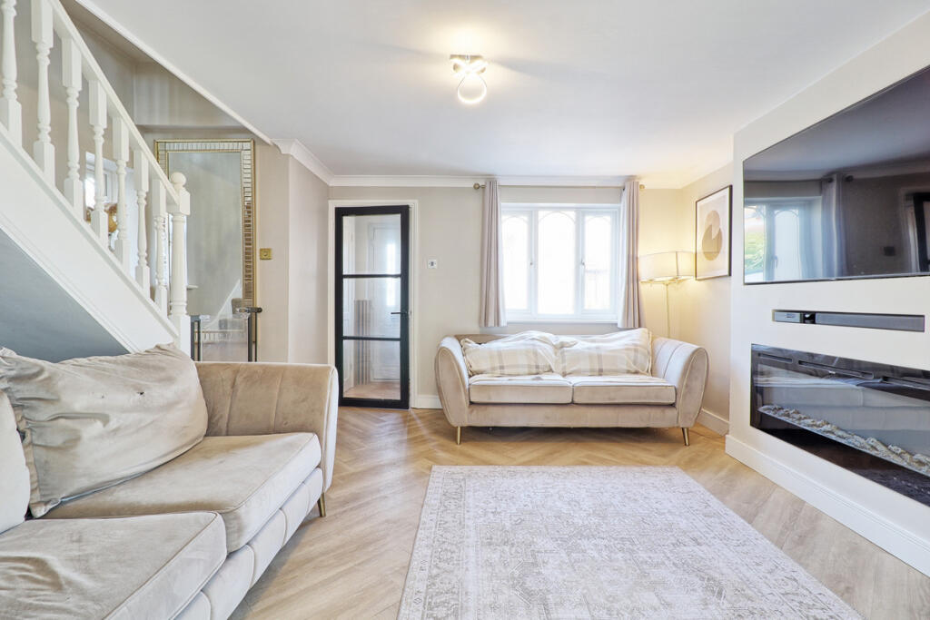 House in Basildon, Sunnymede, Billericay - More