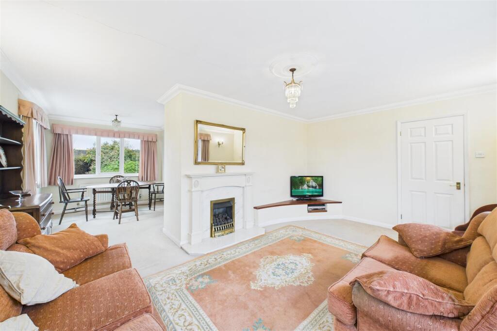 Britannia Drive, Stretton, Burton-On-Trent photo 4