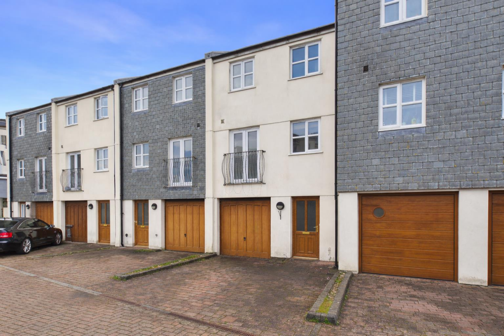 Main image of property: Narrowcliff, Newquay