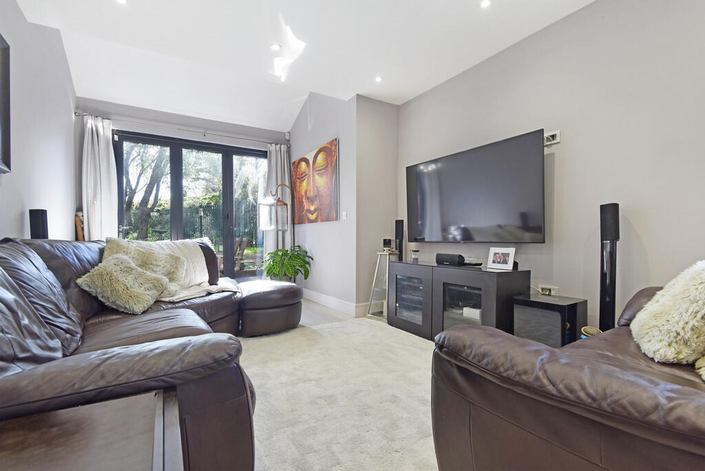 Pangbourne Drive, Stanmore photo 3
