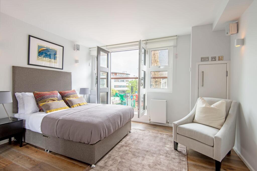 Studio flat on Bruges Place, London, NW1, £295,000