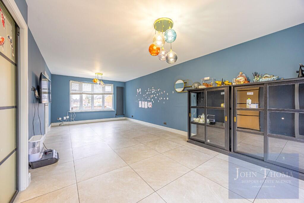 Simmons Lane, Chingford, London, E4 photo 4