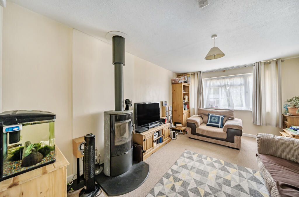 House in Wokingham, Emmbrook - View 4