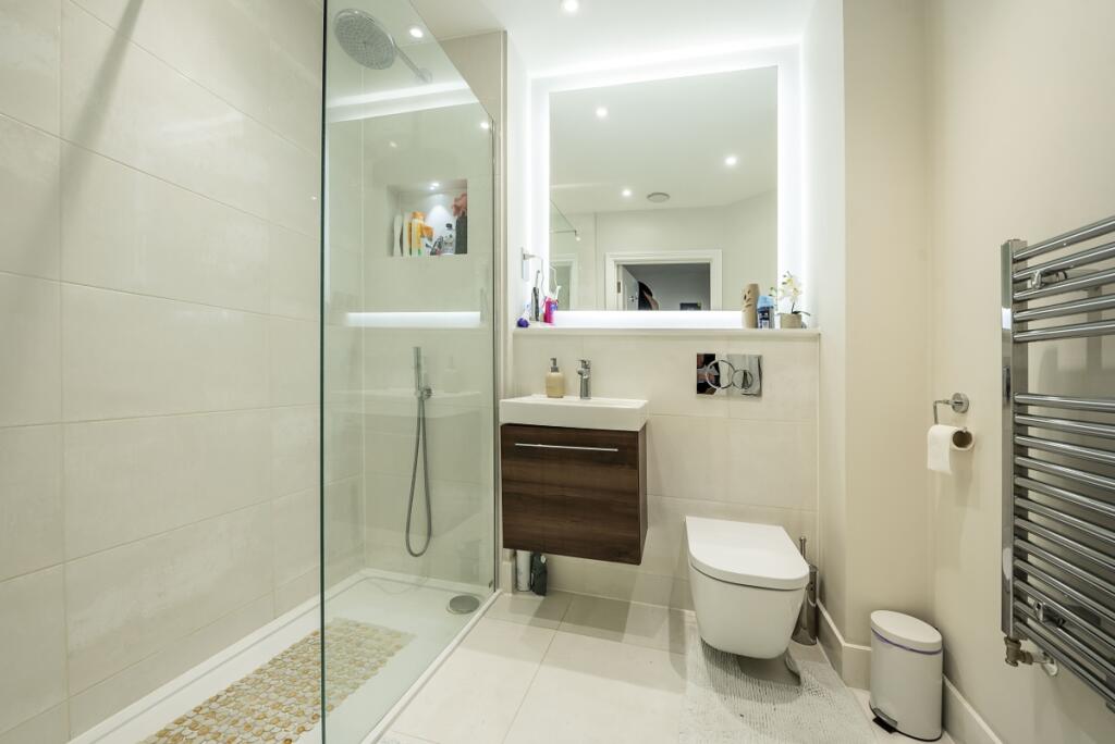 Apartment in Twickenham - View 3