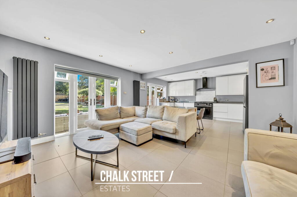 House in London, Gidea Park - View 3