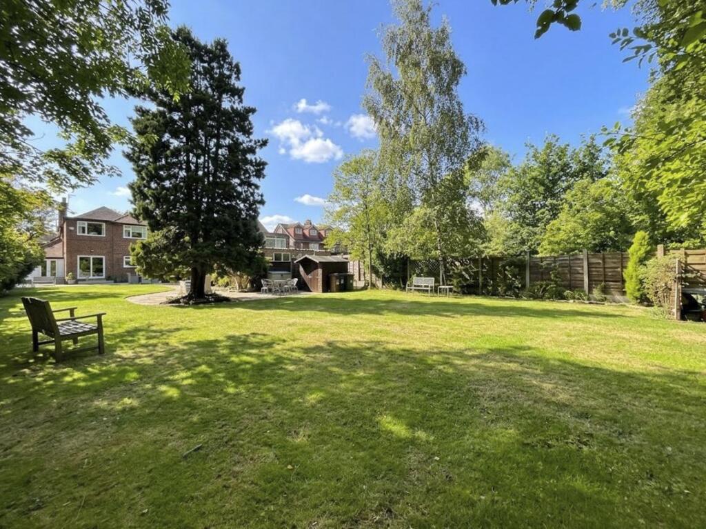 House in Stockport, Heald Green - View 3
