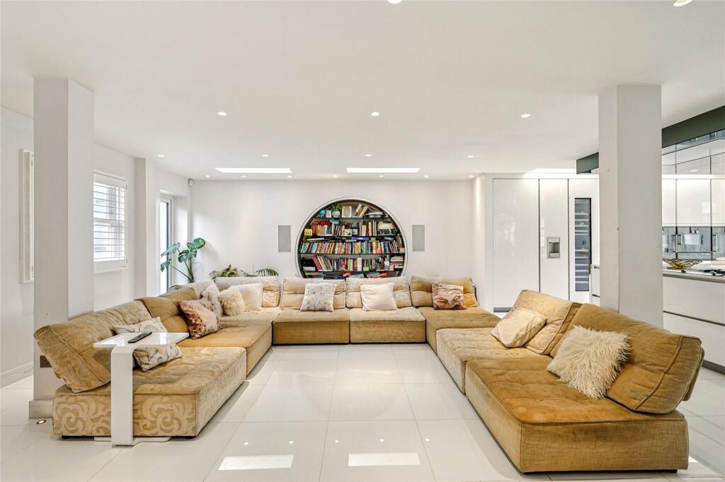 Claridge Court, Munster Road, Fulham, London, SW6 photo 3