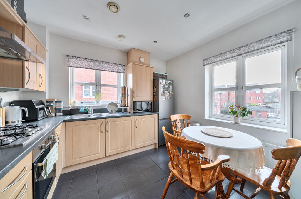 Brodsworth Court, 4 Ripley Close, East Ardsley, WF3 photo 3
