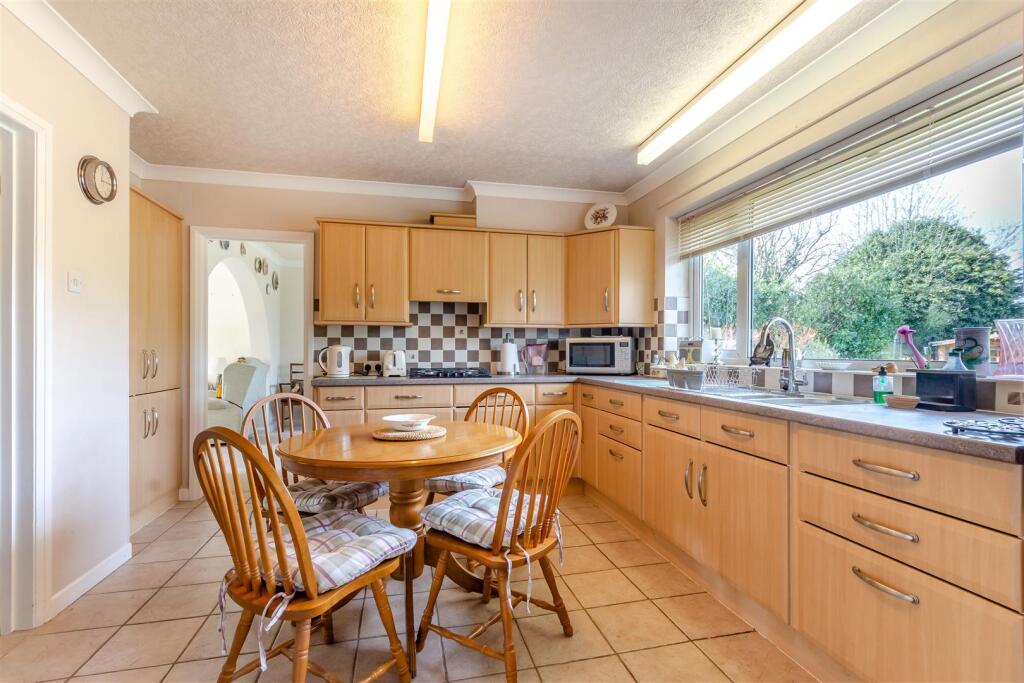 Parkland Close, Mansfield photo 3