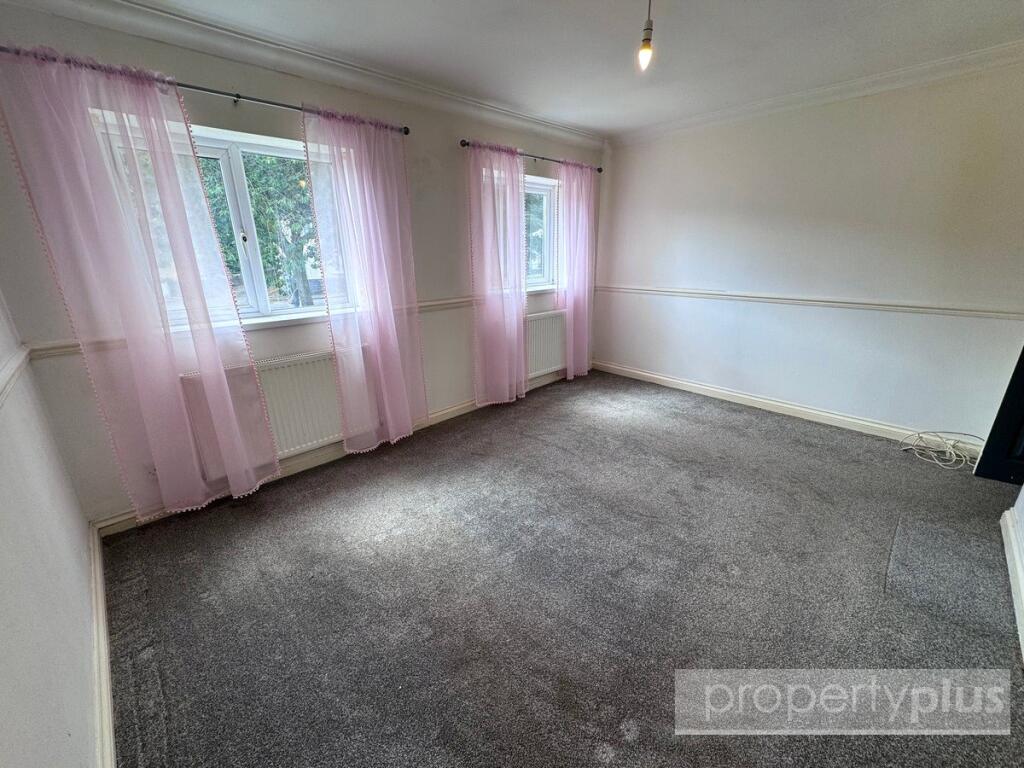 House in Pentre - More