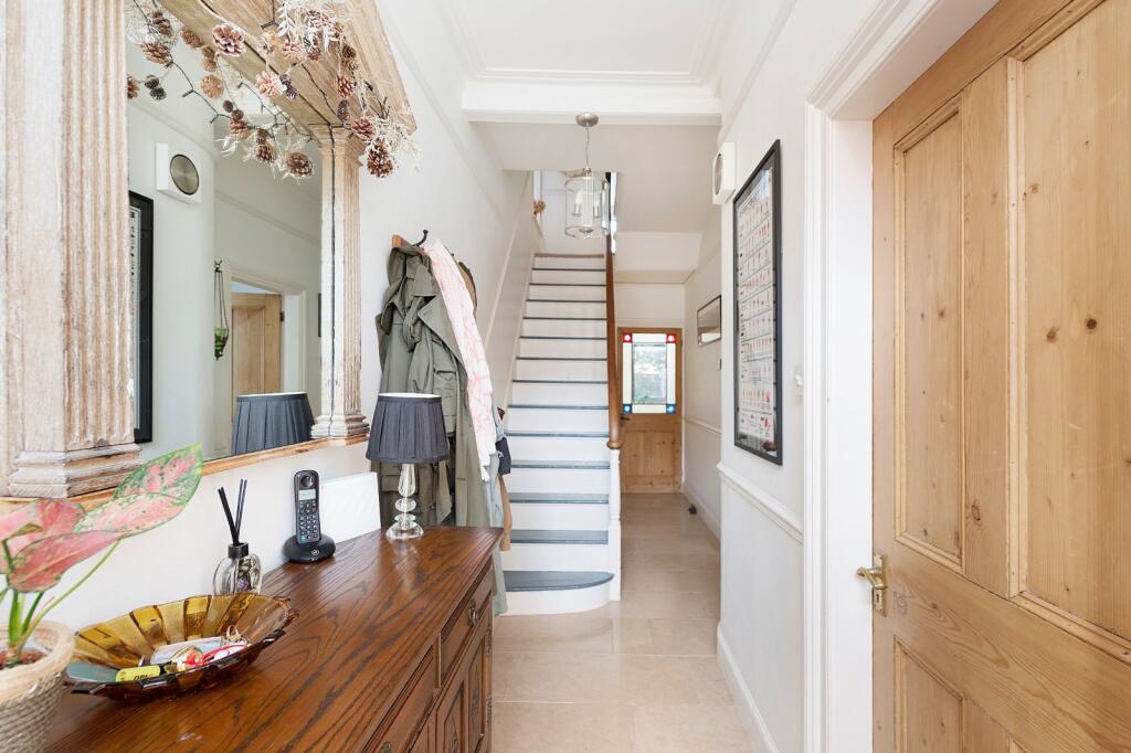 61 VICTORIA STREET photo 4