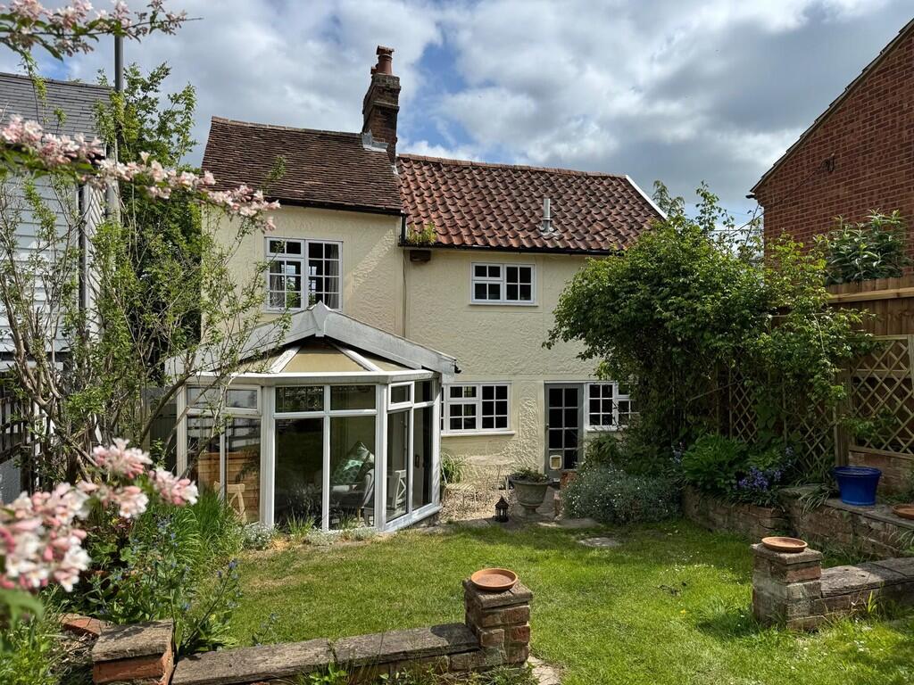 2-bed detached on Cromwell Lane, Maldon, £375,000