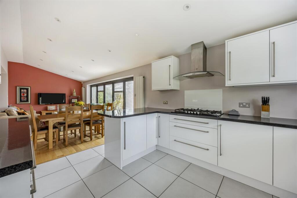 House in Gloucester - View 5