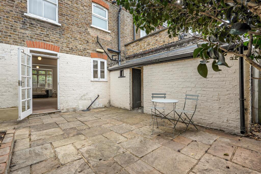 House in London - View 4