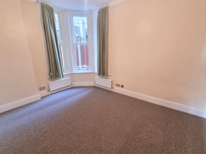 Apartment in Southend-on-Sea - View 4