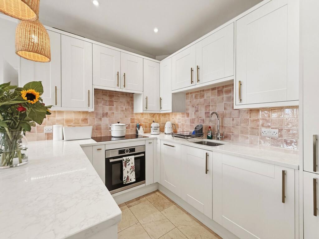 Apartment in Hove, Brunswick - View 4
