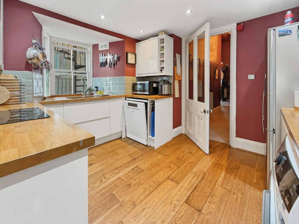 Apartment in Hove - More