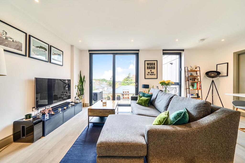Apartment in Kingston upon Thames - View 5