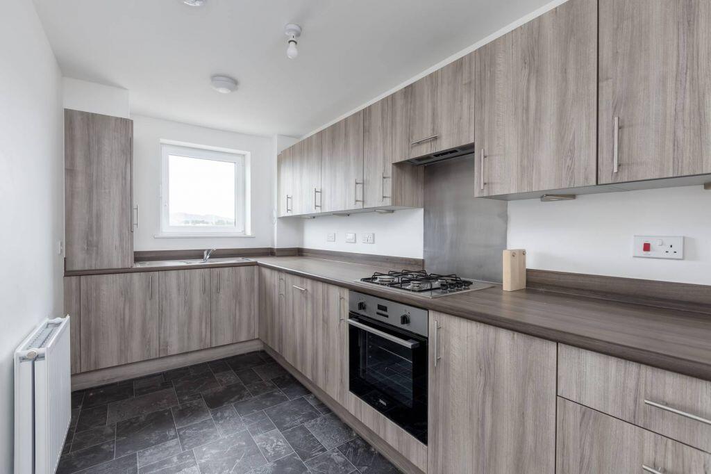 Apartment in Edinburgh, Bankfield Brae, Craigmillar - View 2